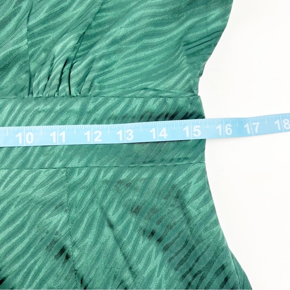 NWT Urban Outfitters Mini Green Satin Long Sleeve Dress Plunge Neckline L Defect - Picture 11 of 13
